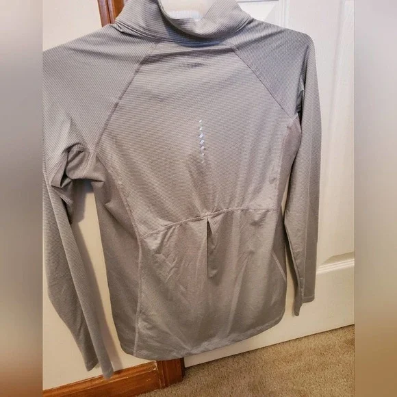 Columbia Women's 1/4 zip dry fit shirt - Picture 4 of 4